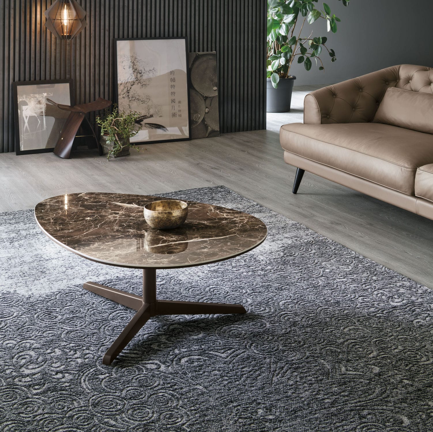 Moderner Couchtisch ELICA L Target POINT aus lackiertem Metall / Feinsteinzeug / dreieckig