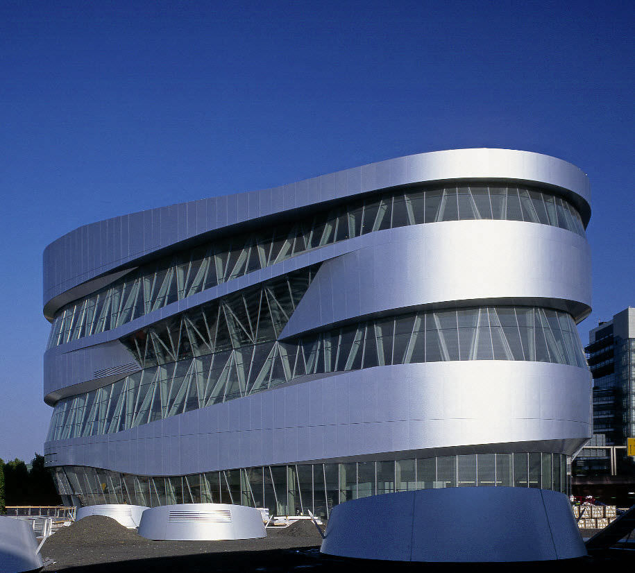 Vorhangfassade / freitragende Struktur MERCEDESBENZ MUSEUM Josef
