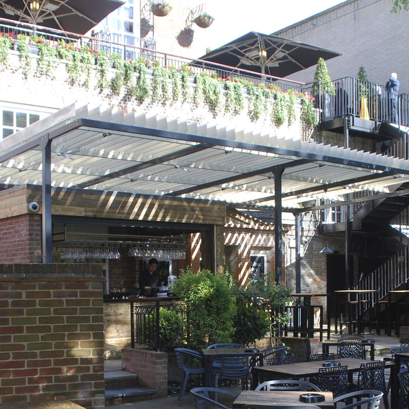 Selbsttragende Pergola - COSPILOUVRE - COSPICON SA - angebaut