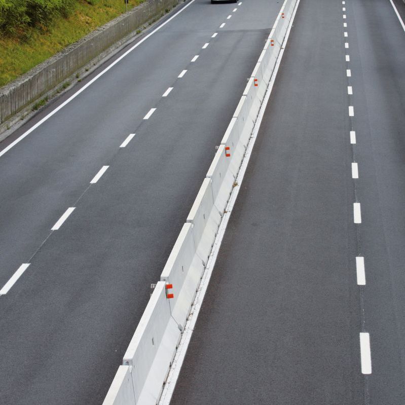 Betonleitplanke EBAWE Anlagentechnik GmbH Verkehr / NewJerseyProfil