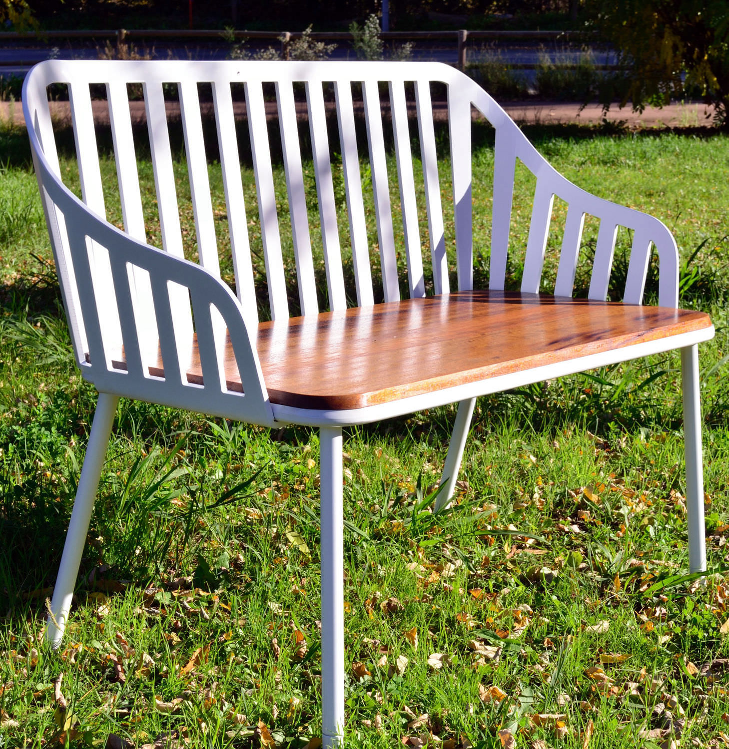 Klassische Gartenbank MILA FREPAT URBAN EQUIPMENT Holz / Stahl