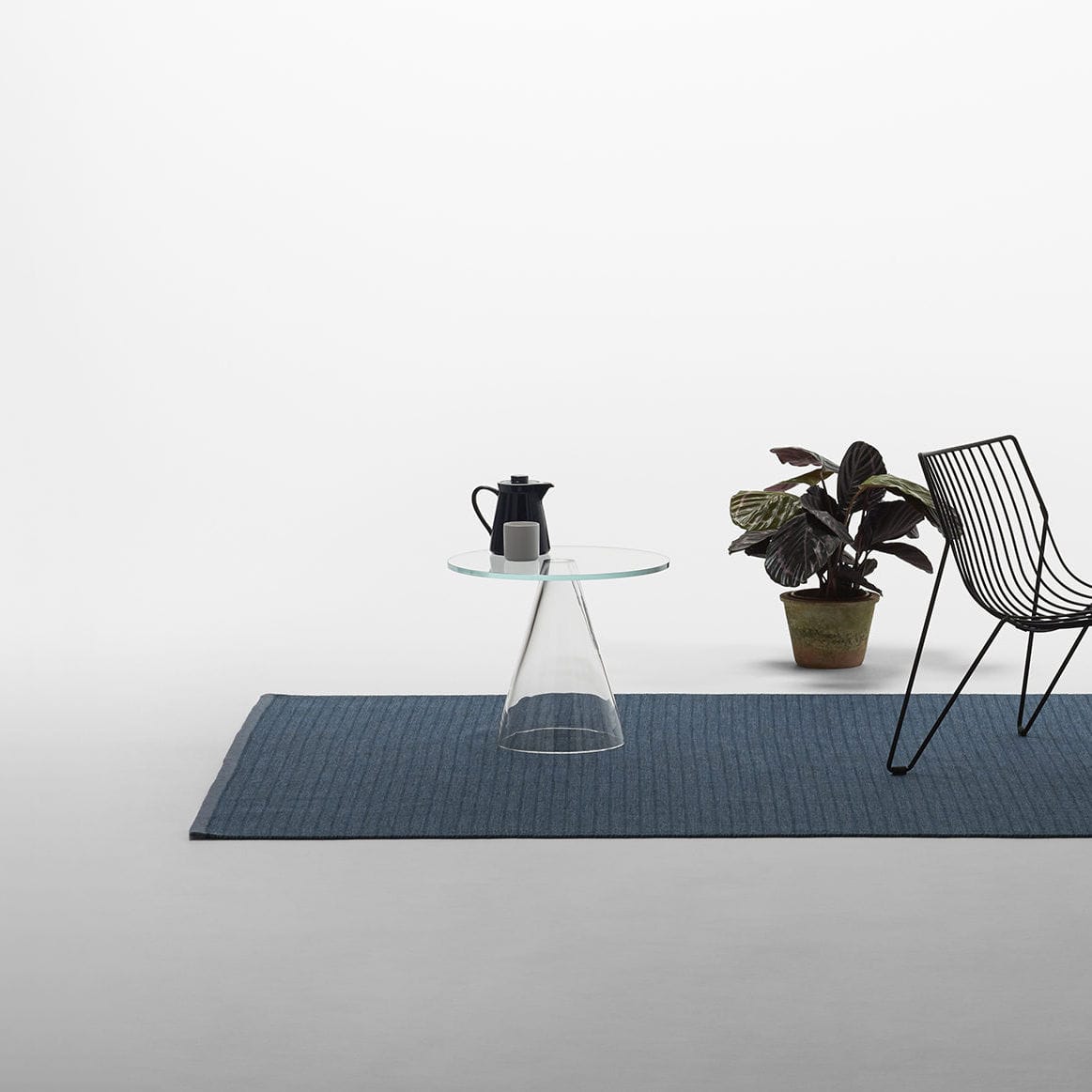 Moderner Beistelltisch SANDER Massproductions Glas / rund / für Privatgebrauch