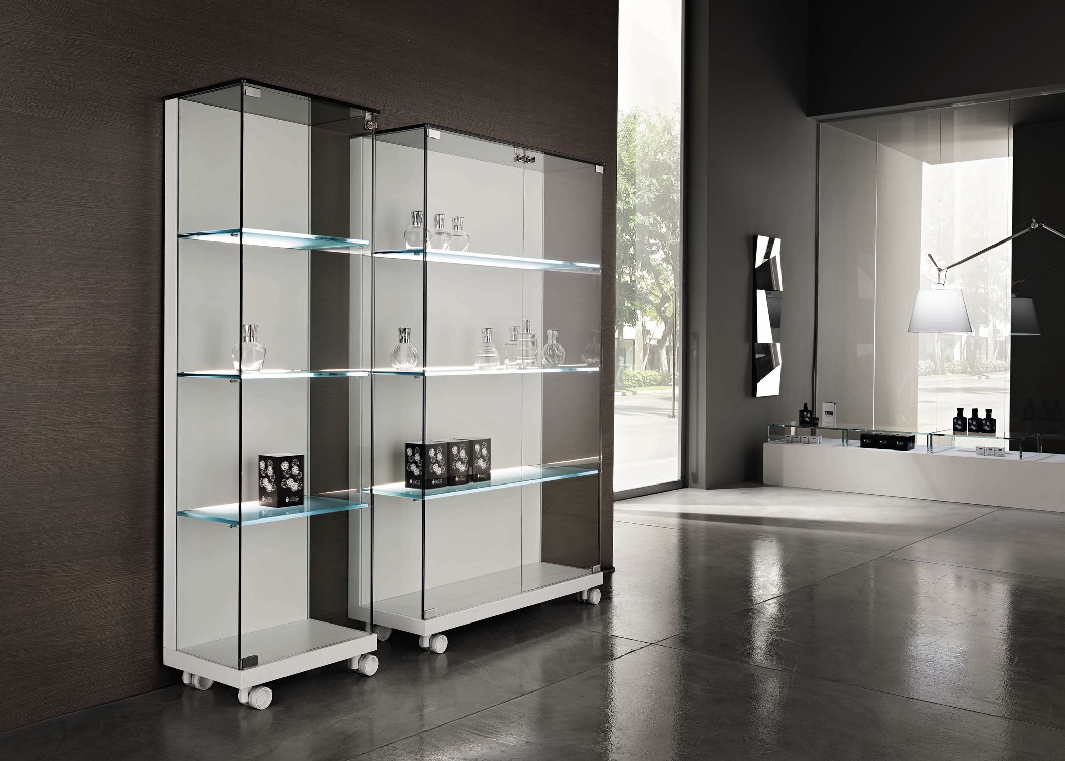 Moderne Vitrine - MEDORA - TONELLI Design - Glas / lackiertes Holz