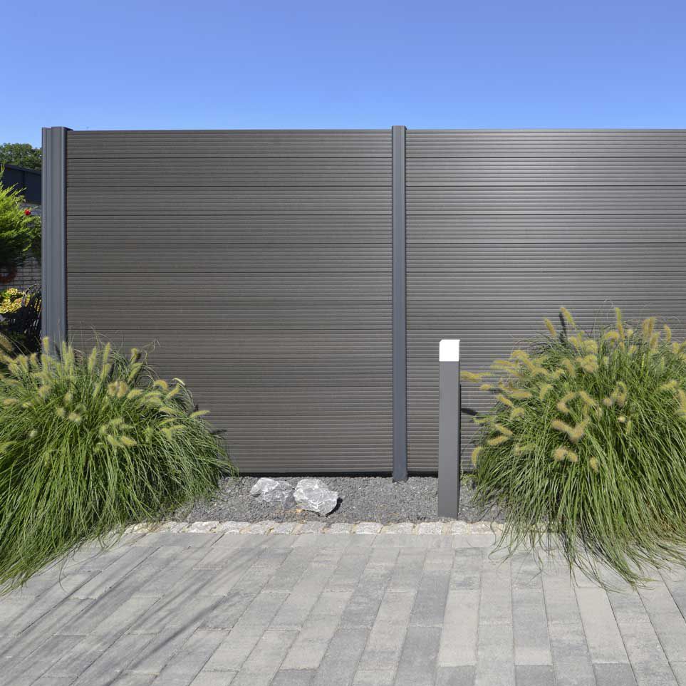 Lamellenzaun UNIVERSAL SLAT NATURinFORM GmbH Verbundholz / Garten