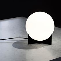 Tischlampe / modern / Messing / Glas