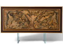 Hochbeiniges Sideboard / modern / aus Nussbaum...