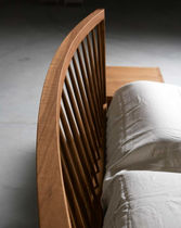 Doppelbett / modern / aus Nussbaum / 160x200...