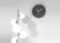 Moderne Uhr / Analog / wandmontiert / Filz