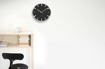 Moderne Uhr / Analog / wandmontiert / Glas
