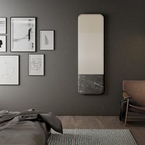Wandmontierter Spiegel / mit Regal / modern...