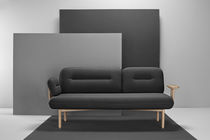 Modernes Sofa / mehrfarbig / Stoff / Holz