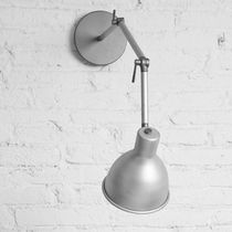 Moderne Wandleuchte / Aluminium / Halogen
