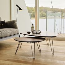 Moderner Couchtisch / aus Eiche / aus Nussbaum...