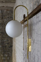 Moderne Wandleuchte / Messing / geblasenes...