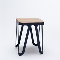 Moderner Hocker / aus Eiche / Massivholz...