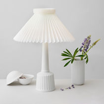 Tischlampe / modern / Porzellan / handgefertigt