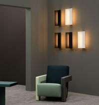 Moderne Wandleuchte / lackiertes Metall...