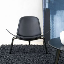 Moderner Sessel / Leder / von Hans J. Wegner