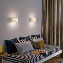 Moderne Wandleuchte / Holz / LED / weiß