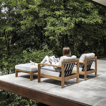 Moderne Ottomane / Stoff / aus Teakholz...