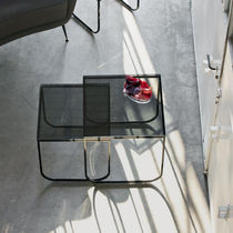 Moderner Satztisch / Glas / lackiertes Metall...