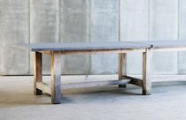 Moderner Tisch / Stein / aus Eiche / rechteckig