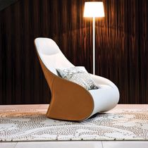 Moderner Sessel / Stoff / Leder / Kuhfell