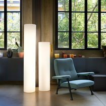Moderne Leuchtsäule / Polyethylen / fluoreszierend...