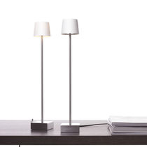 Stehleuchte / modern / Aluminium / Innenraum