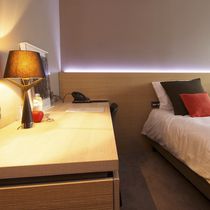 Tischlampe / Metall / Stoff / modern