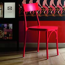 Moderner Stuhl / Stapel / recyceltes Material...