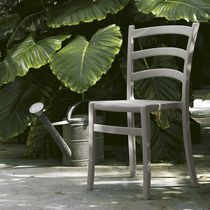 Moderner Stuhl / Stapel / recyceltes Material...