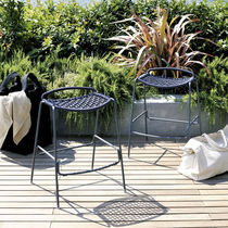 Moderner Barhocker / lackiertes Metall /...