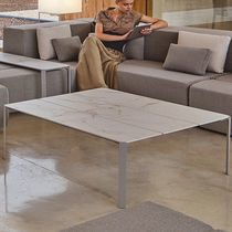 Moderner Couchtisch / lackiertes Aluminium...