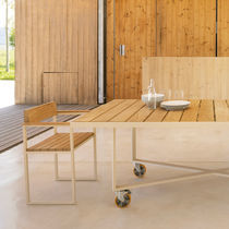 Moderner Stuhl / Holz / Gestell aus Aluminium...