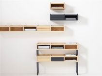 Wandmontiertes Regal / modern / aus Eiche...