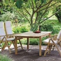 Moderner Tisch / Teakholz / Gestell aus...