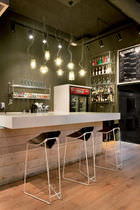 Moderner Barhocker / lackierter Stahl /...