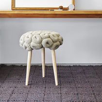 Moderner Hocker / aus Esche / Wolle / Polster