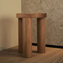 Moderner Hocker / aus Eiche