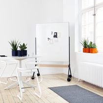 Magnettafel / selbsttragend / Stahl / Holz