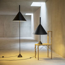 Stehleuchte / modern / Aluminium / Stahl