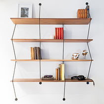 Wandmontiertes Regal / modern / Massivholz...