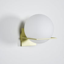 Moderne Wandleuchte / Messing / geblasenes...