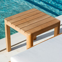 Moderner Couchtisch / aus Teakholz / quadratisch...