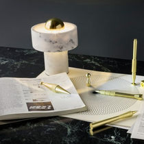 Tischlampe / modern / Messing / Glas