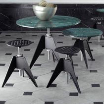 Moderner Hocker / Stahl / Gusseisen / 3-Bein