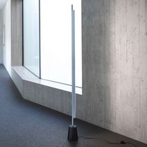 Stehleuchte / Messing / extrudiertes Aluminium...