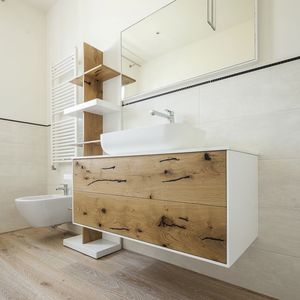moderner Badezimmer-Schrank