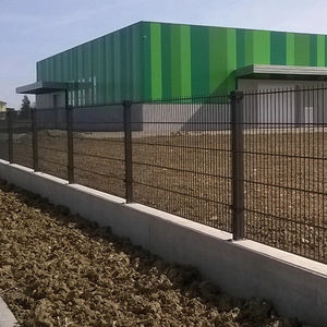 Zaun / geschweißter Maschendraht